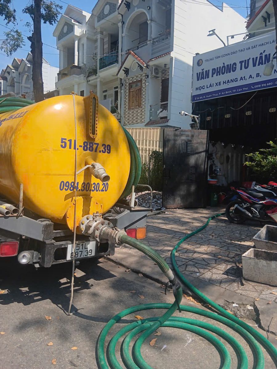 Hút hầm cầu cái răng