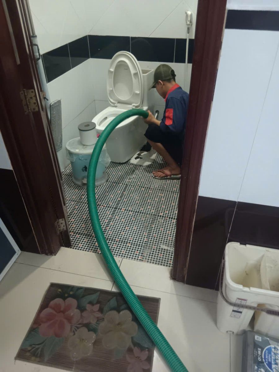 Hút hầm cầu cái răng