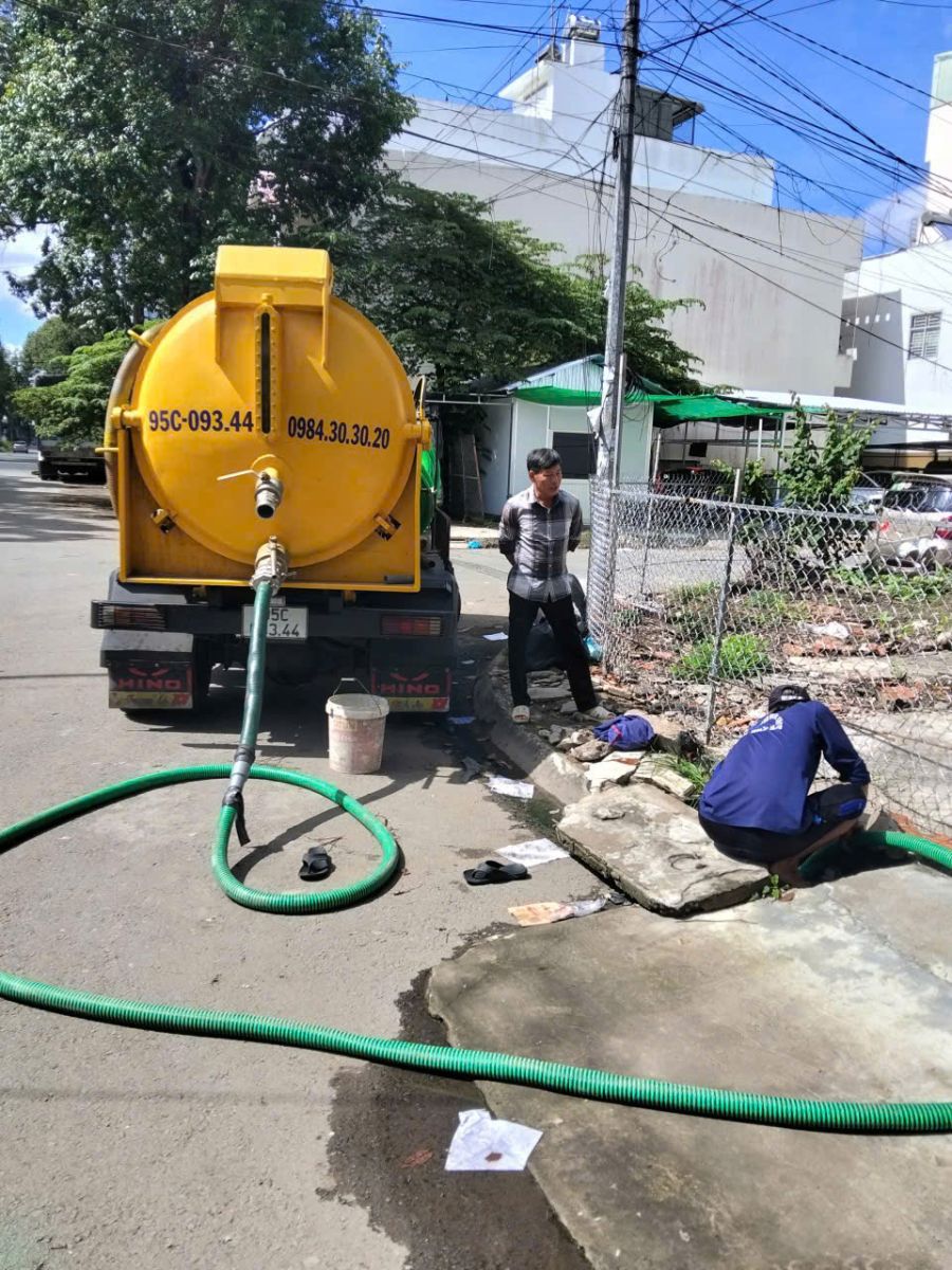 Xe hút hầm cầu chuyên dụng phục vụ Long Mỹ